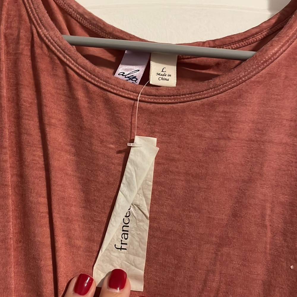 Francesca’s knot front shirt - Picture 2 of 3